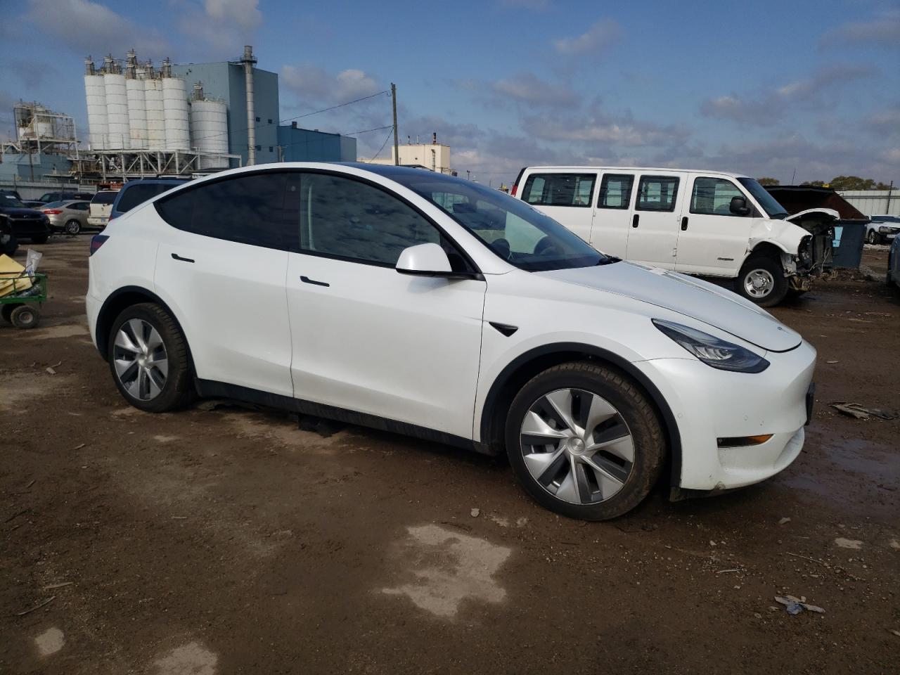 VIN 7SAYGAEE1NF383449 2022 TESLA MODEL Y no.4