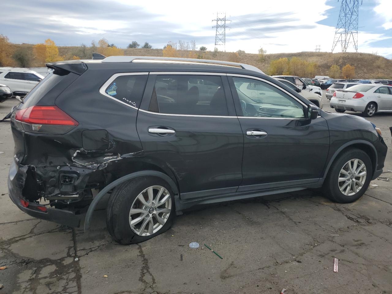 2017 Nissan Rogue - Image 3