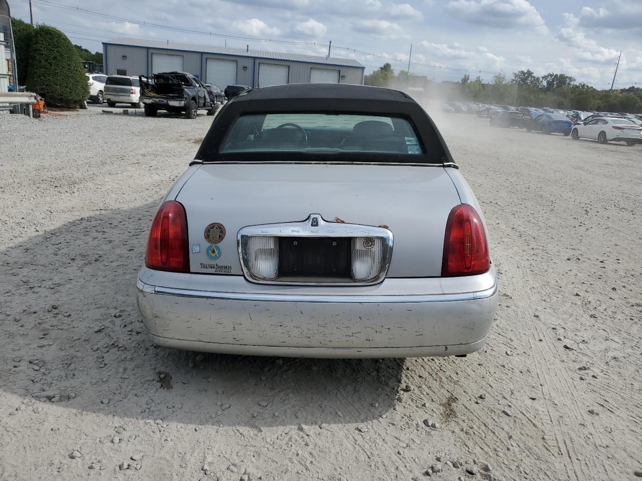 1LNHM83W81Y640123 2001 Lincoln Town Car Cartier