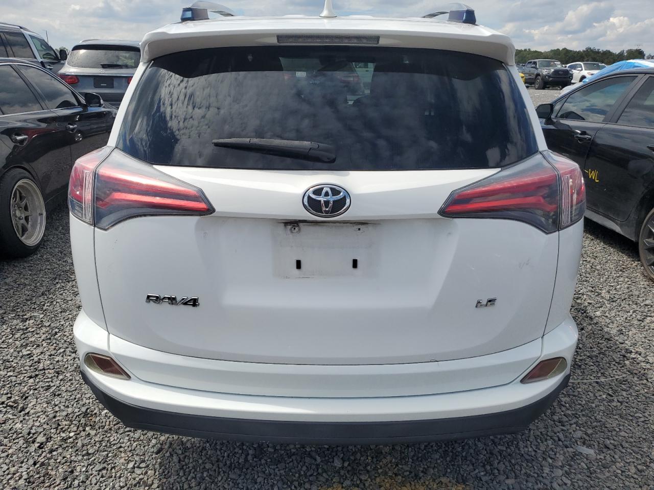 JTMZFREV0HD101901 2017 Toyota Rav4 Le