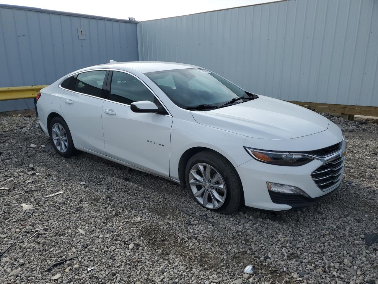 2023 Chevrolet Malibu - Image 4