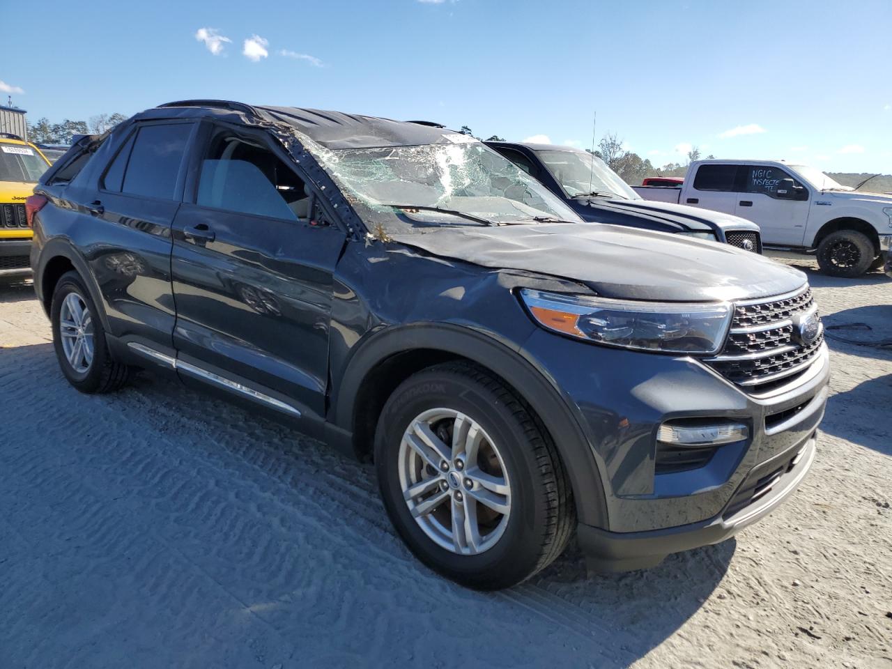 2022 Ford Explorer - Image 4
