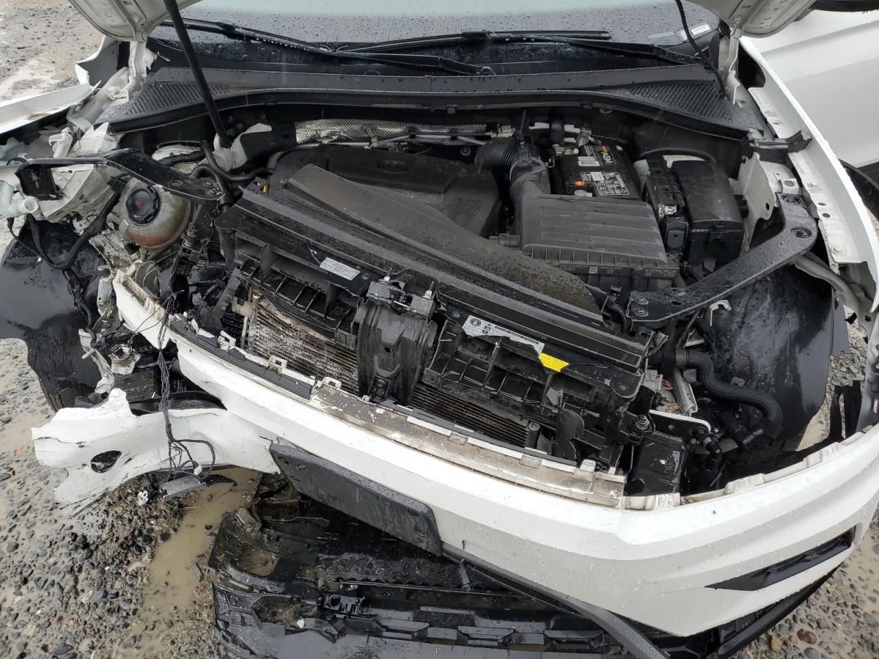 2018 Volkswagen Tiguan - Image 12