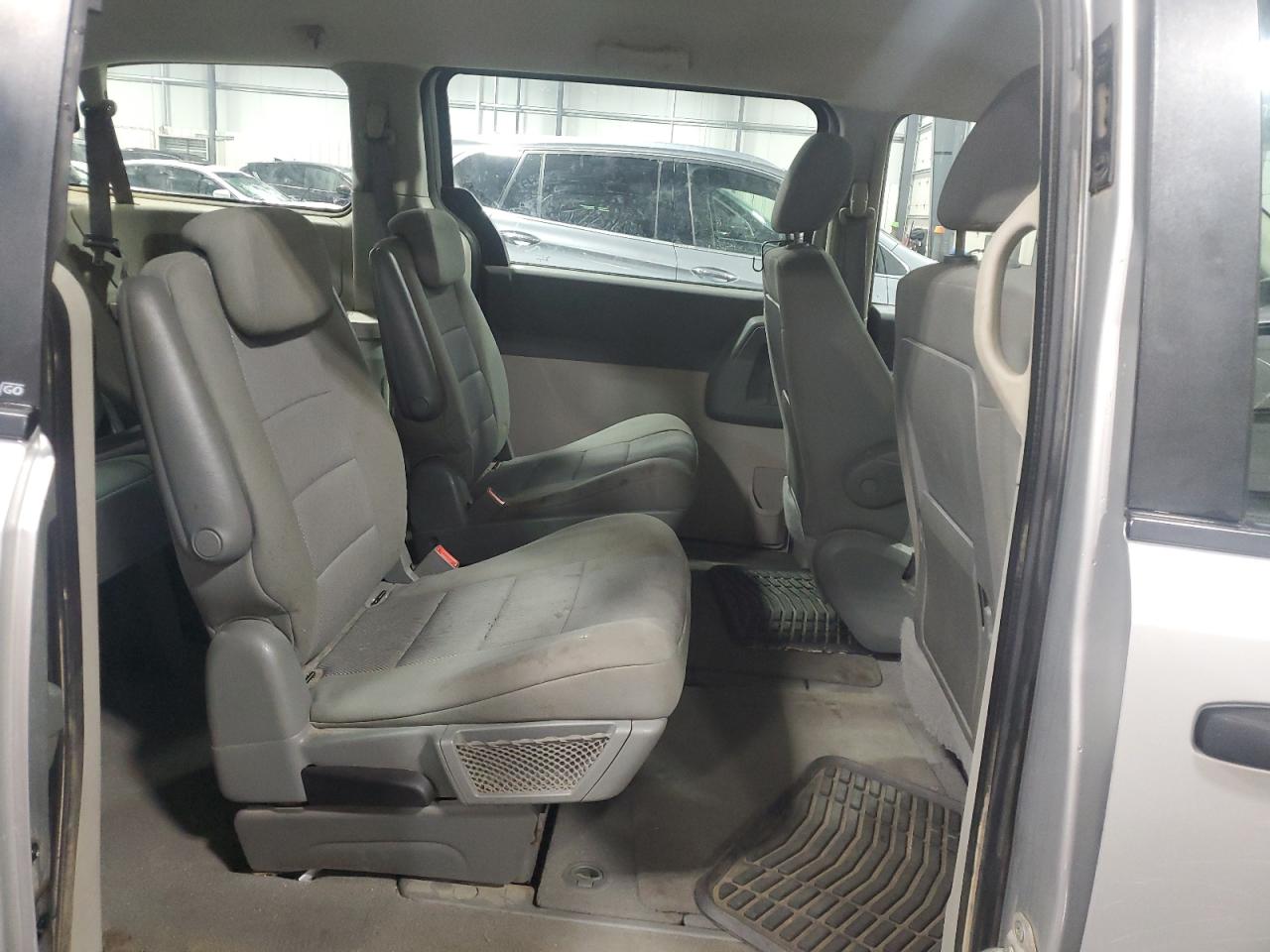 2008 Dodge Caravan - Image 11