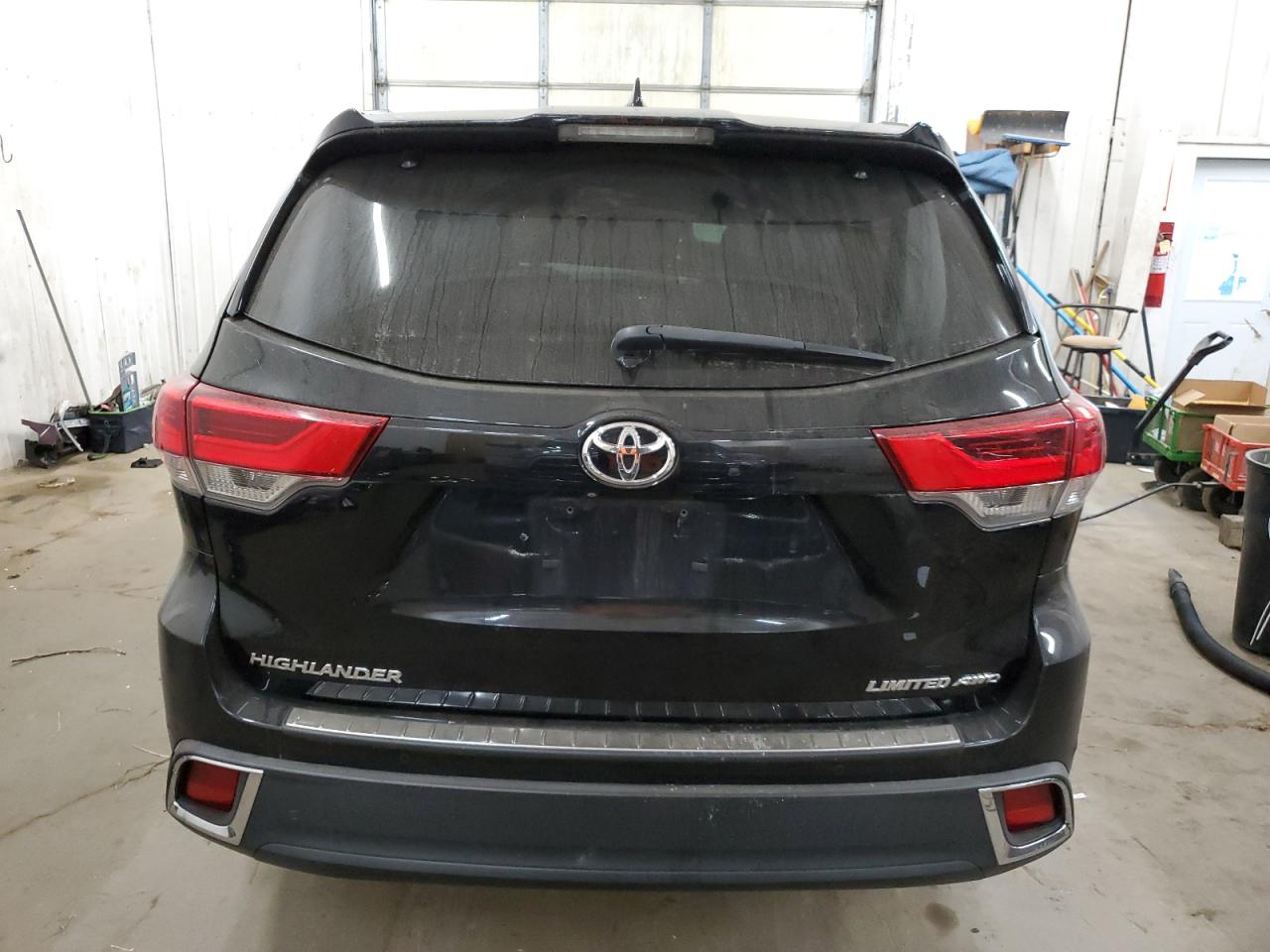 5TDDZRFH3JS802808 2018 Toyota Highlander Limited