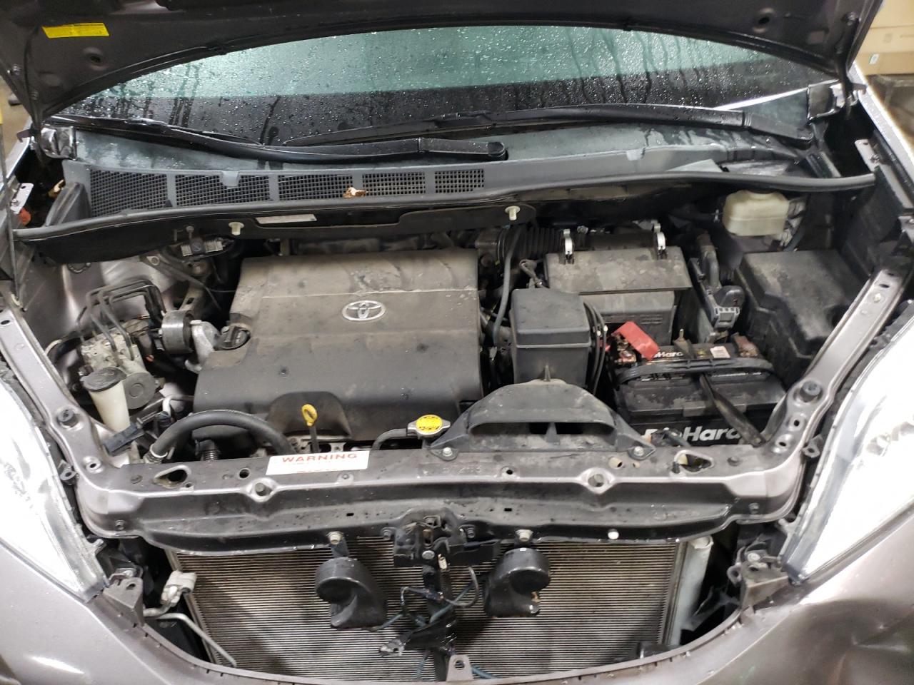2012 Toyota Sienna - Image 11