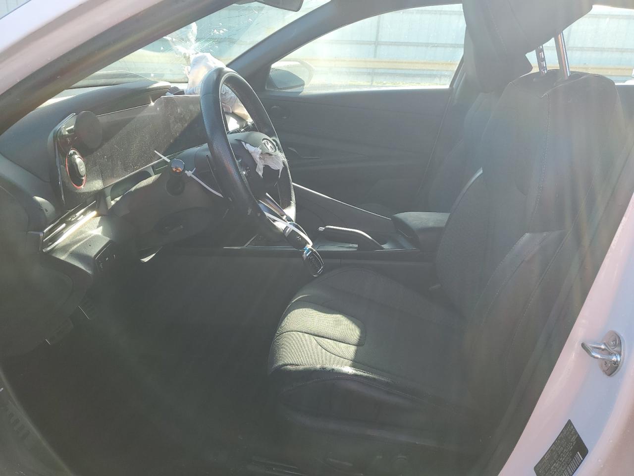 2023 Hyundai Elantra - Image 7