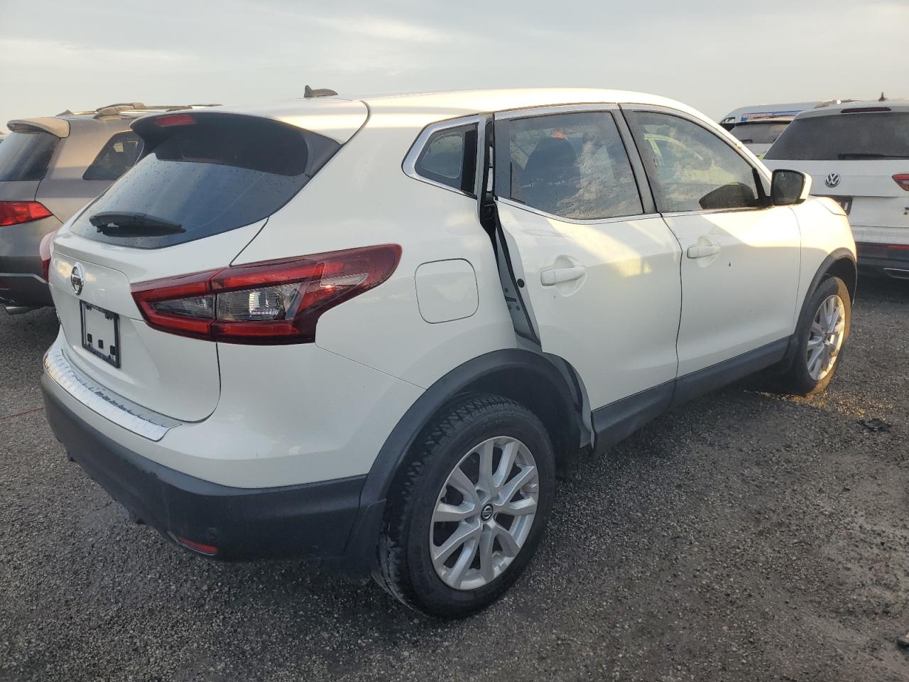 2020 Nissan Rogue - Image 3