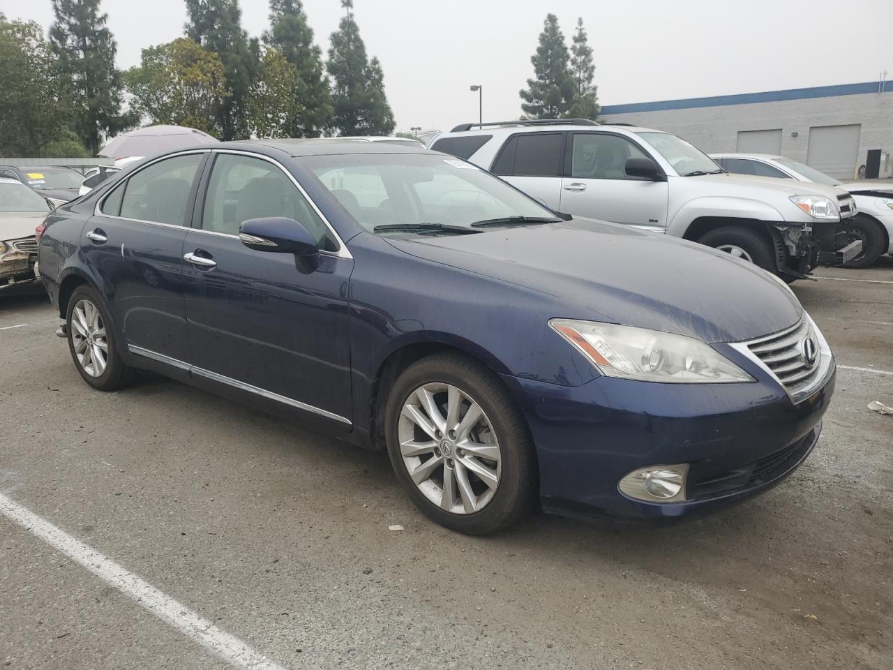 2011 Lexus ES - Image 4