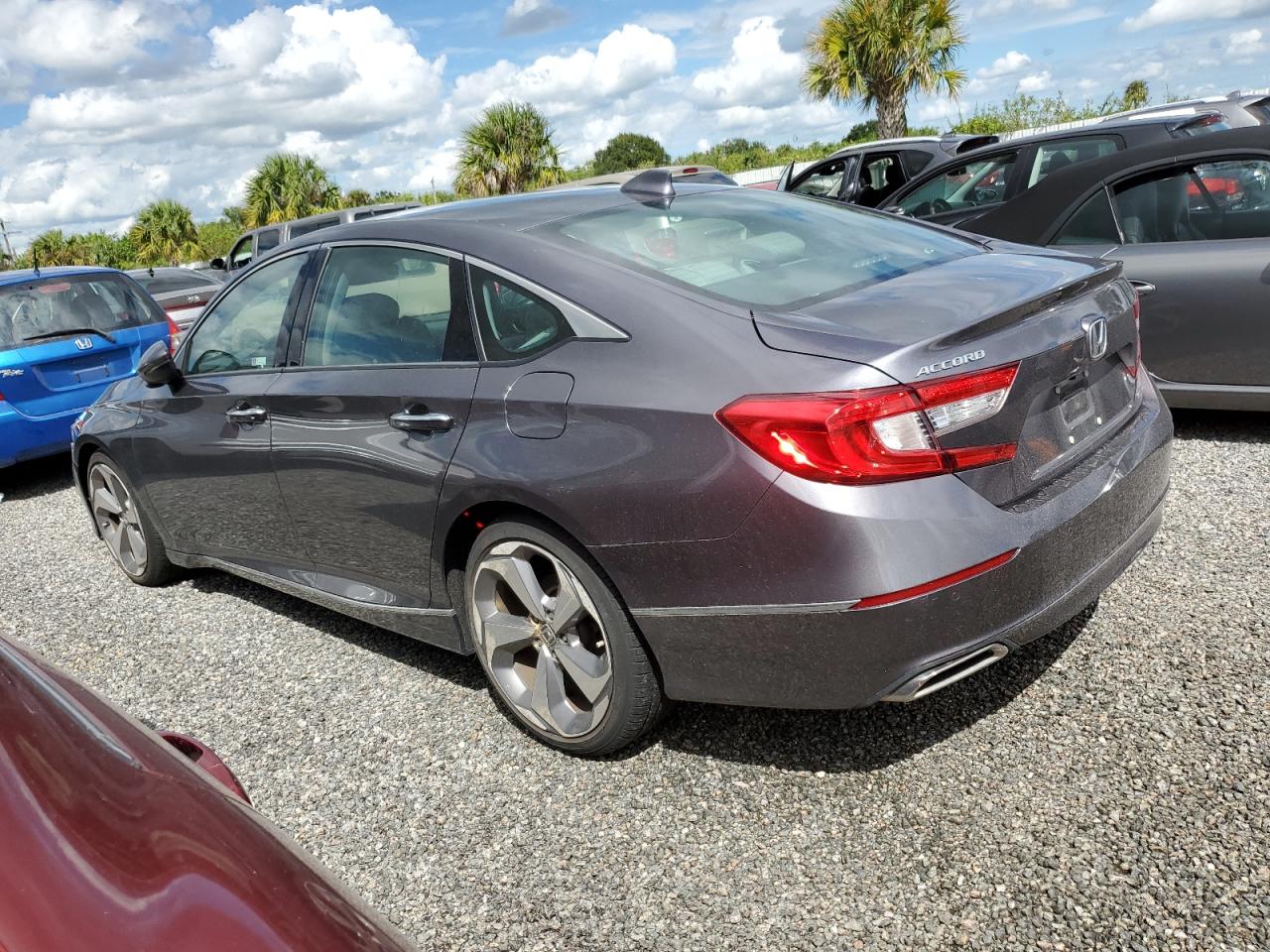 1HGCV1F95JA060119 2018 HONDA ACCORD - Image 2