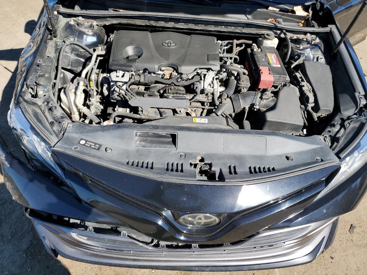 4T1B11HK0JU057113 2018 Toyota Camry L