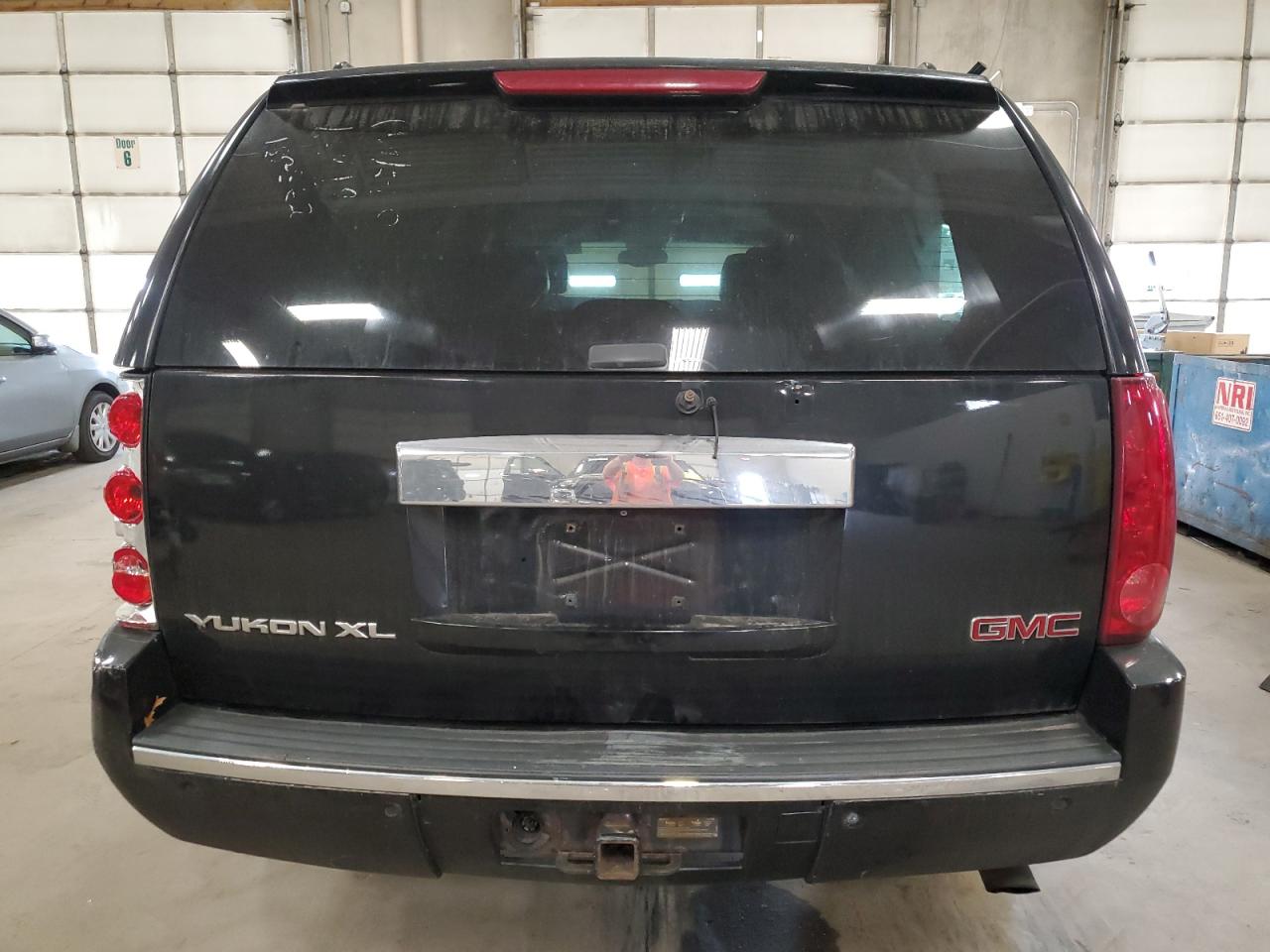 2008 GMC Yukon - Image 6