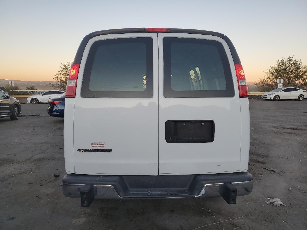 VIN 1GCWGAFG7J1910868 2018 CHEVROLET EXPRESS no.6