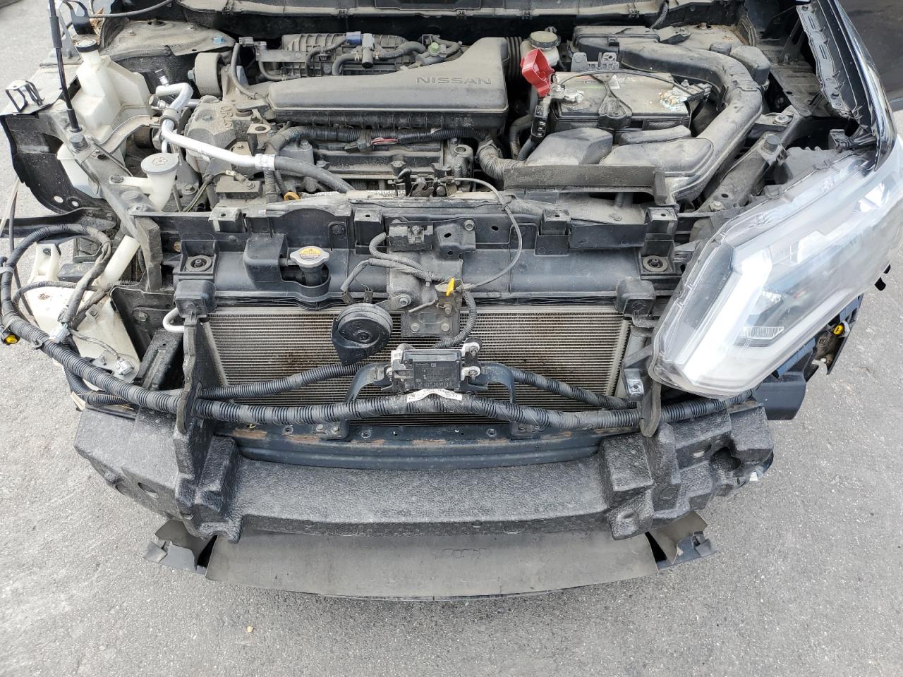 2018 Nissan Rogue - Image 12