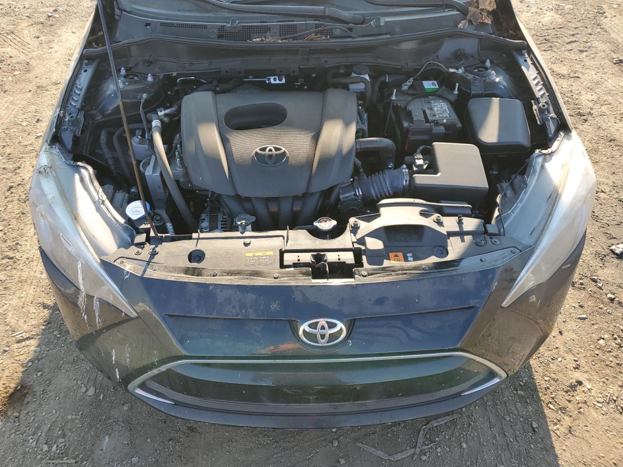 3MYDLBYV2JY314875 2018 Toyota Yaris Ia