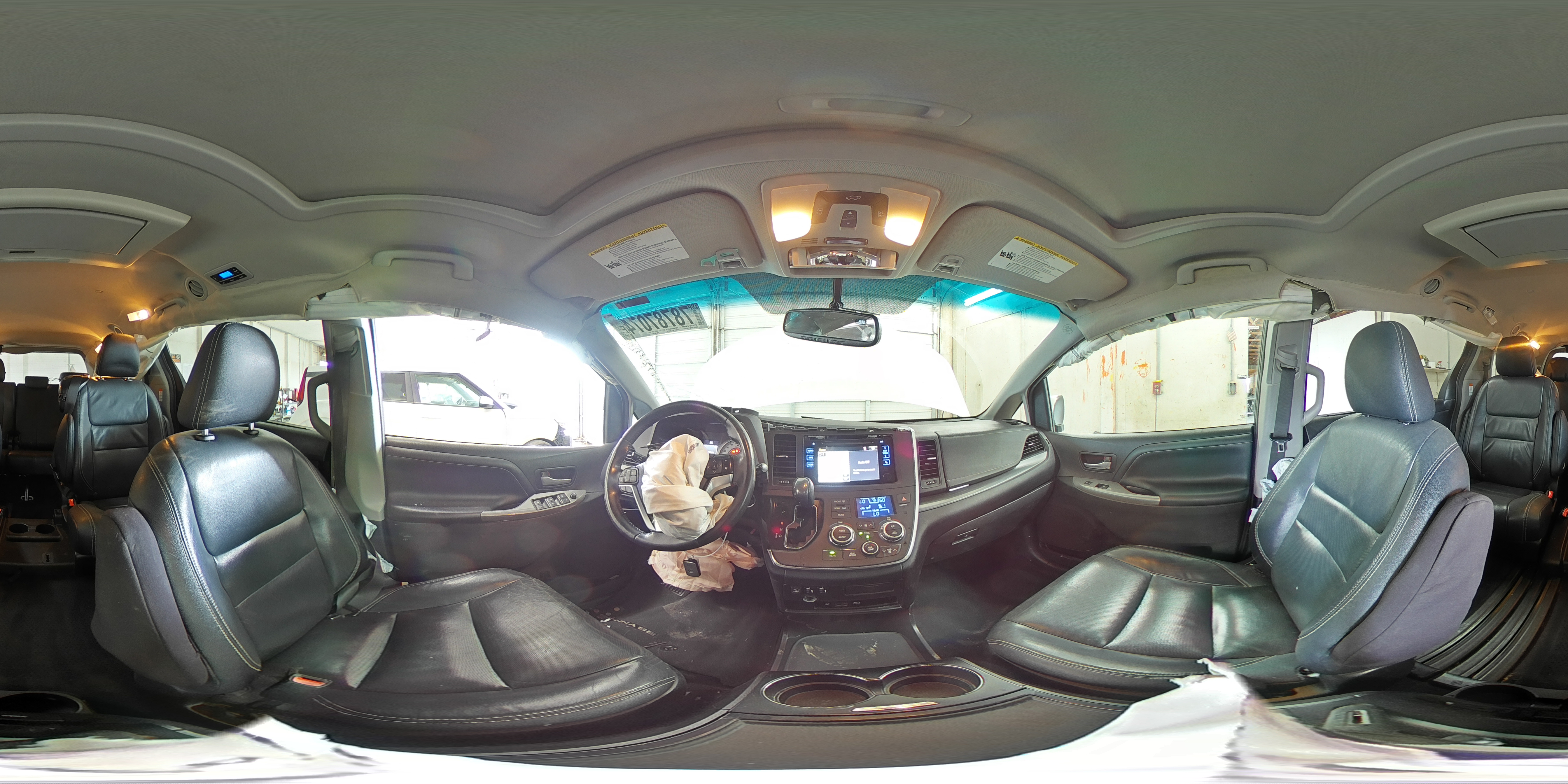 2015 Toyota Sienna - Image 16