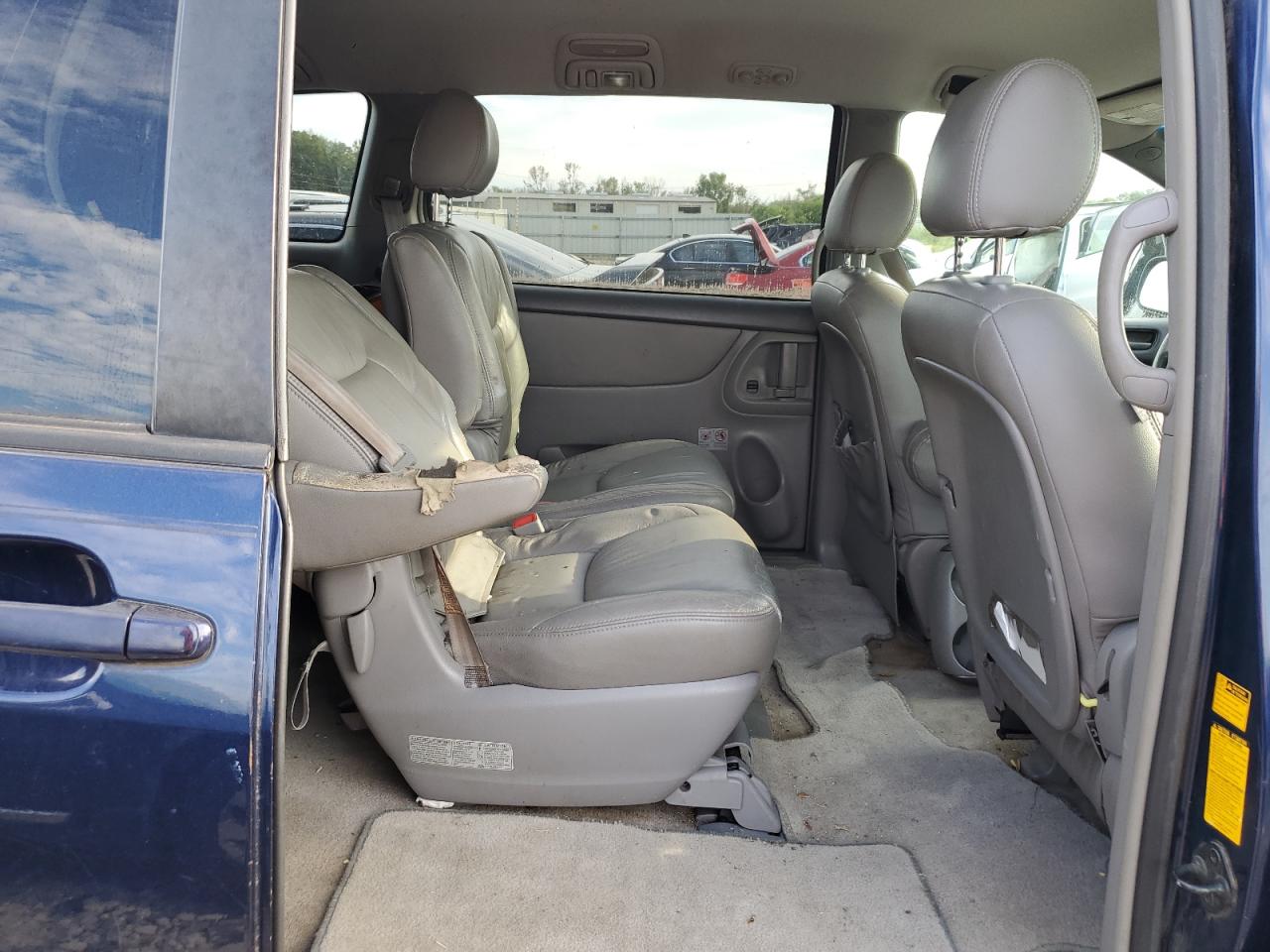 2007 Toyota Sienna - Image 12