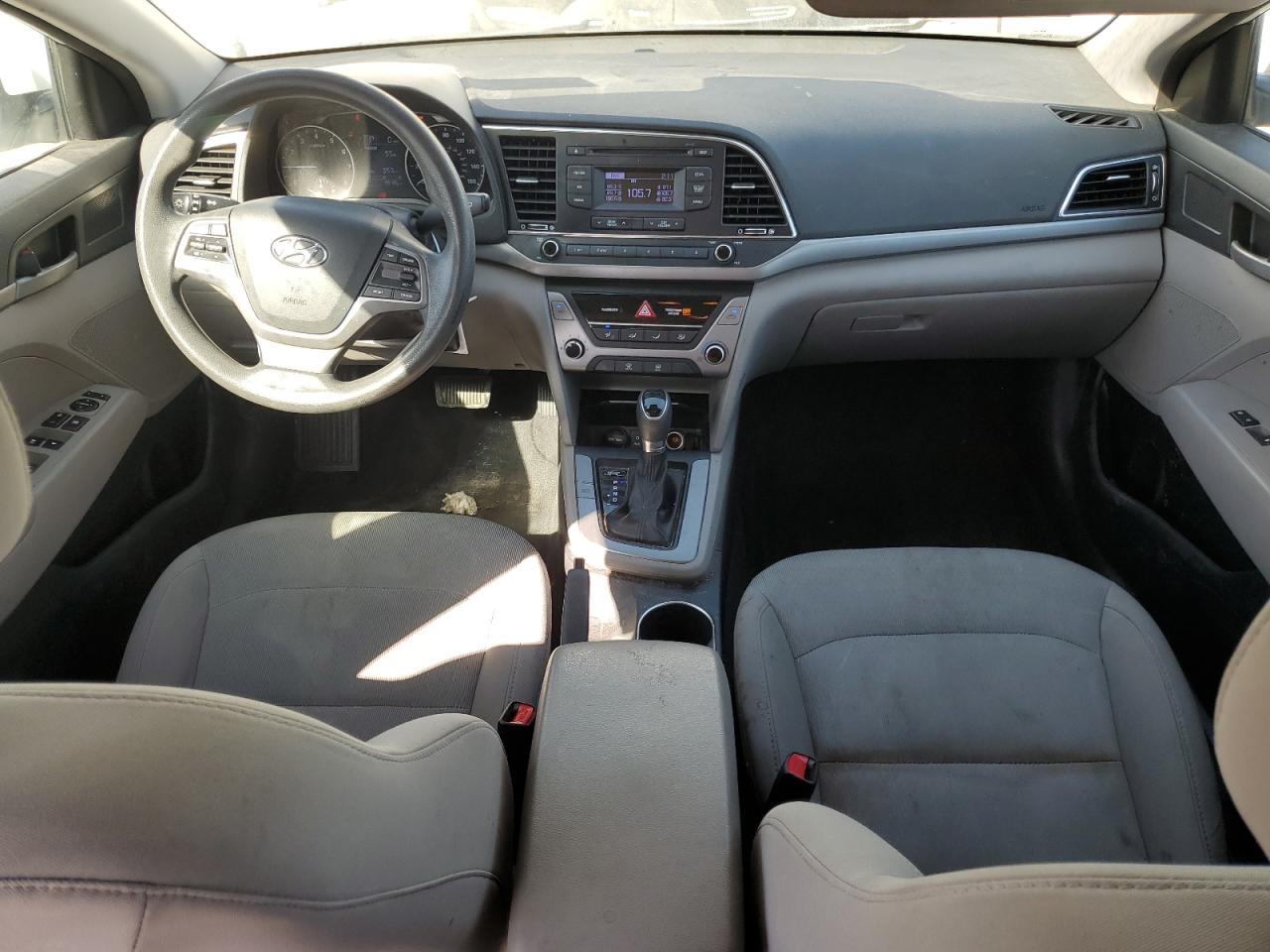 2017 Hyundai Elantra - Image 8