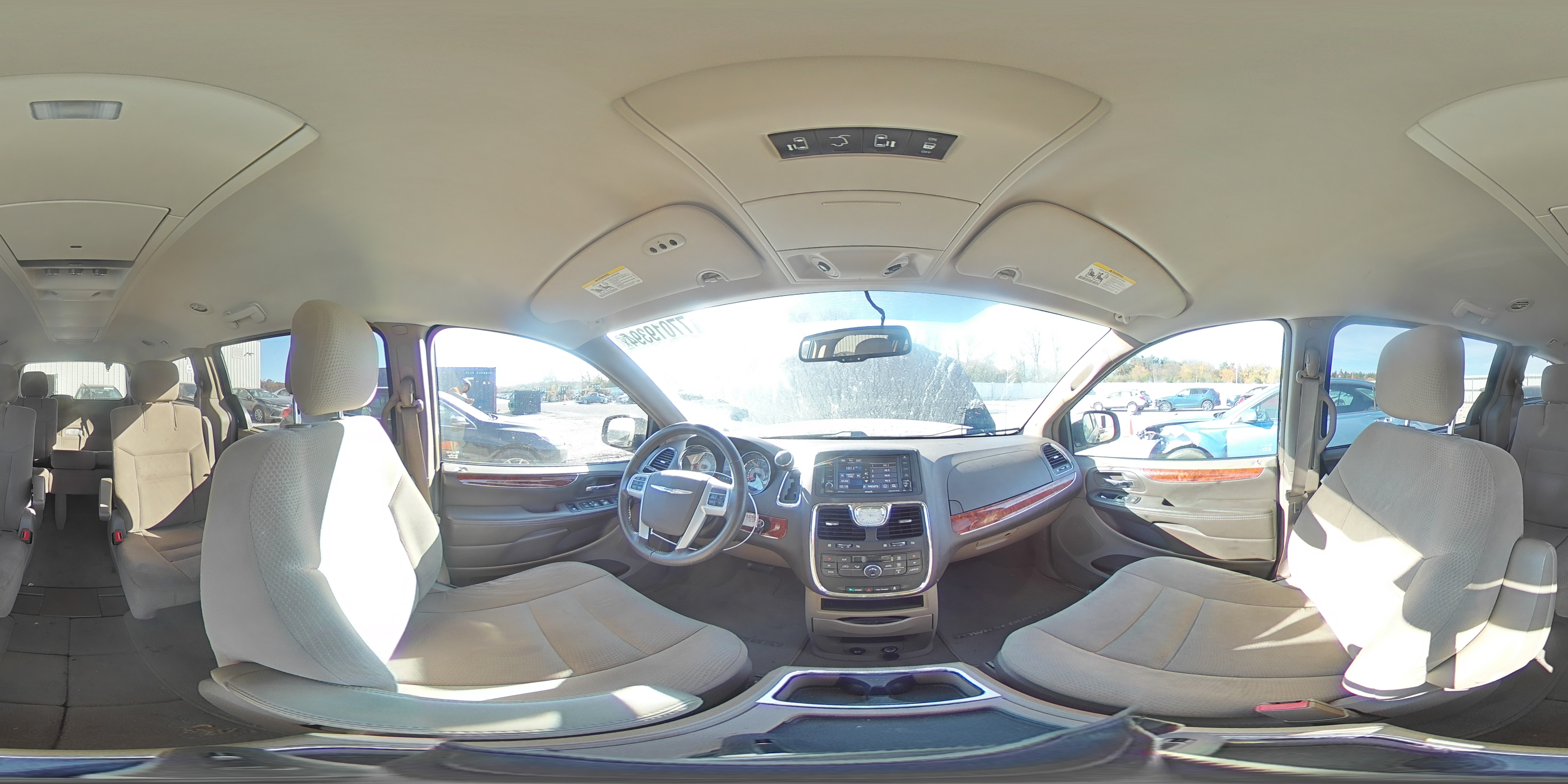 2014 Chrysler Town & Country - Image 15