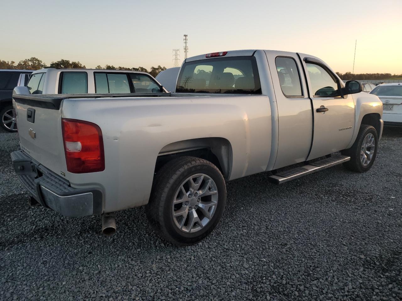 2011 Chevrolet Silverado - Image 3