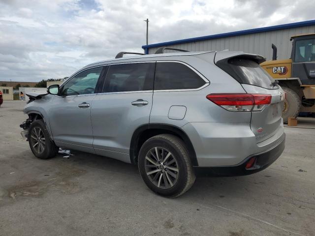  TOYOTA HIGHLANDER 2018 Srebrny