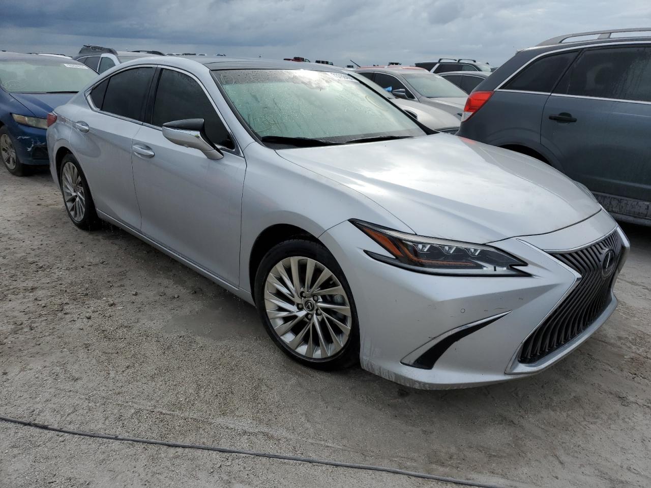 2019 Lexus ES - Image 4