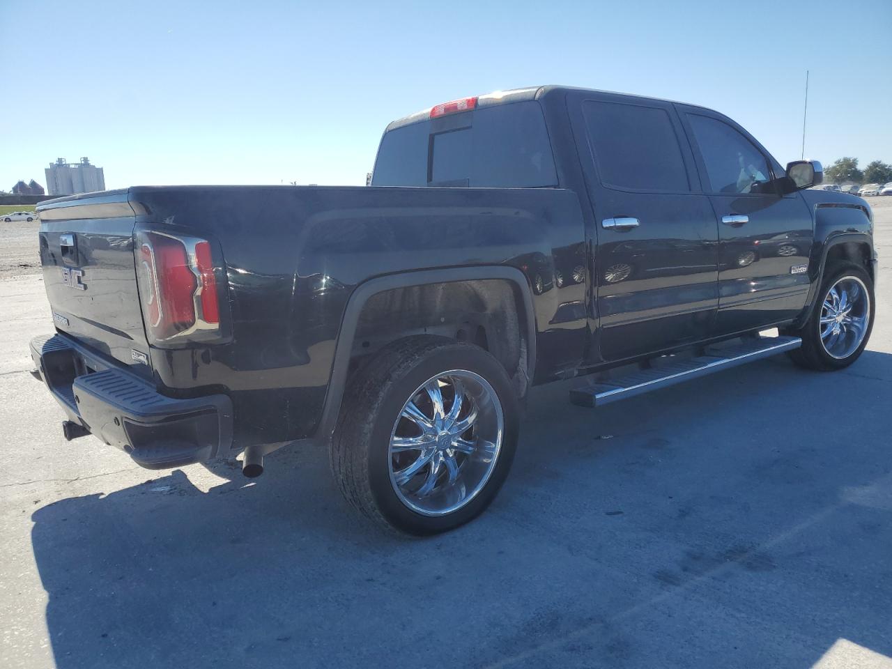 2017 GMC Sierra - Image 3