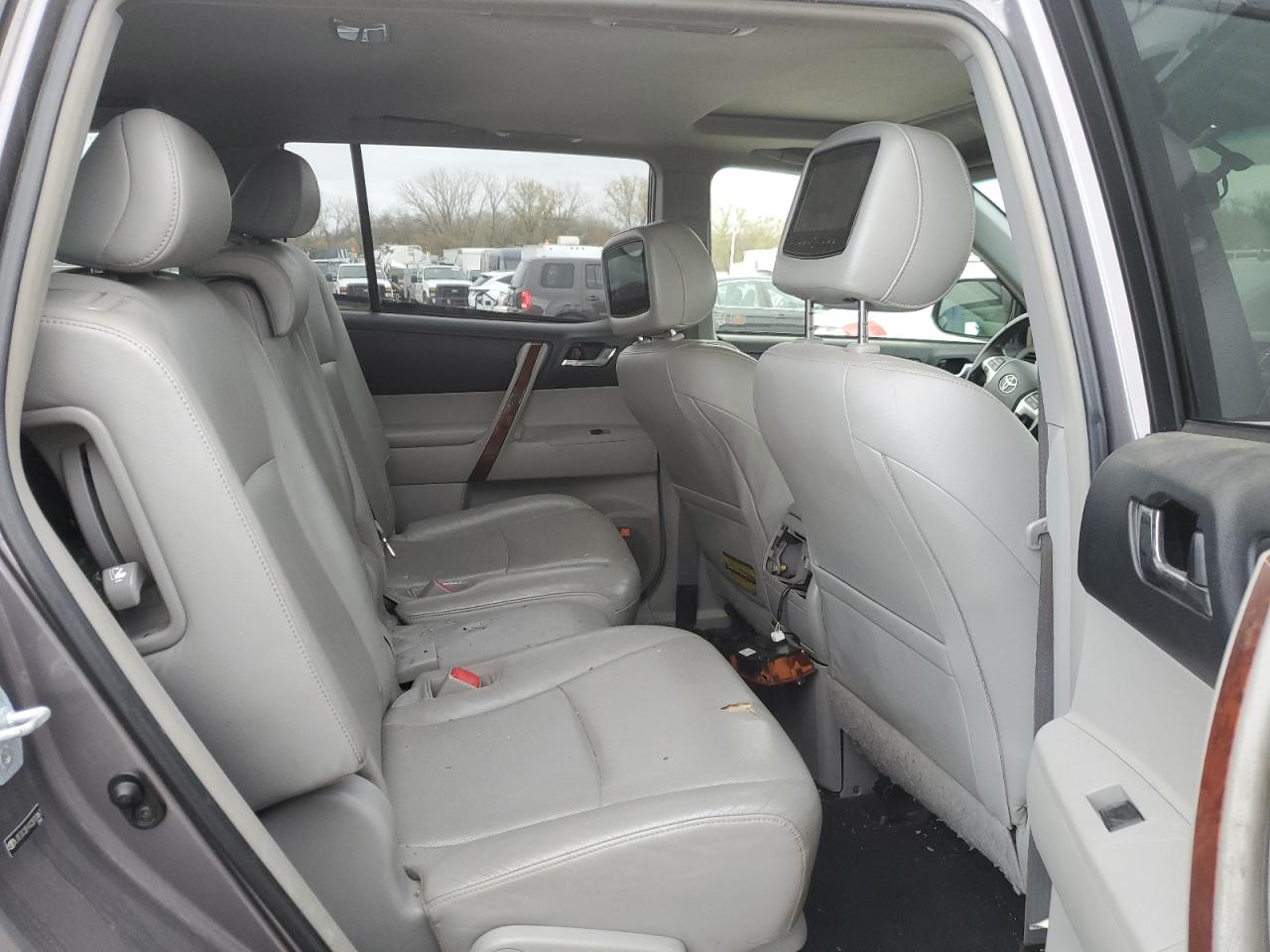 2012 Toyota Highlander - Image 12