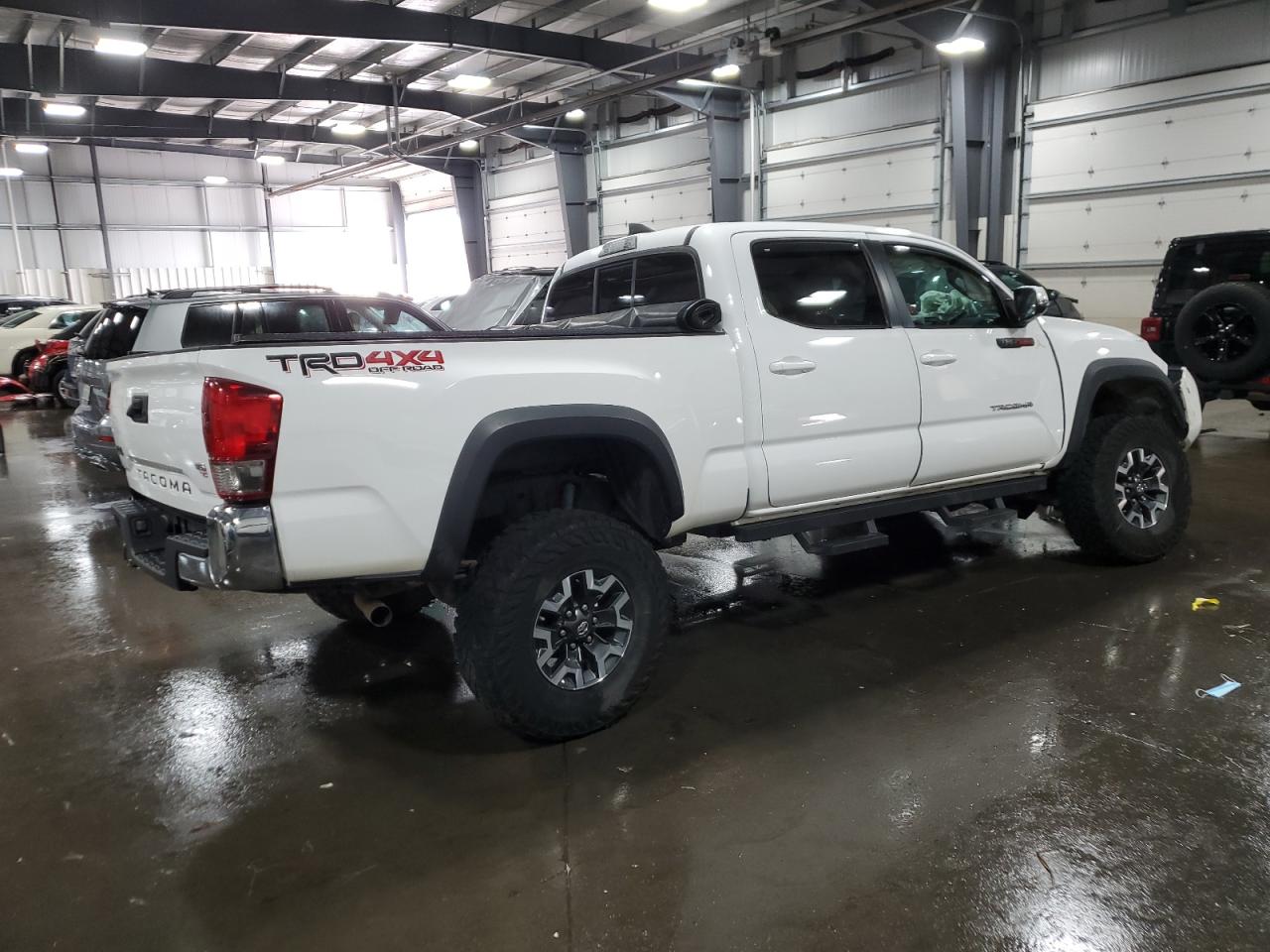 2016 Toyota Tacoma - Image 3