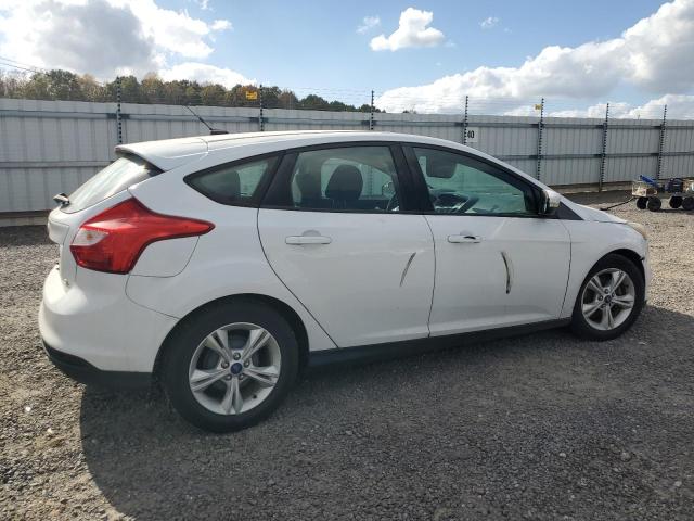 Hatchbacks FORD FOCUS 2014 White