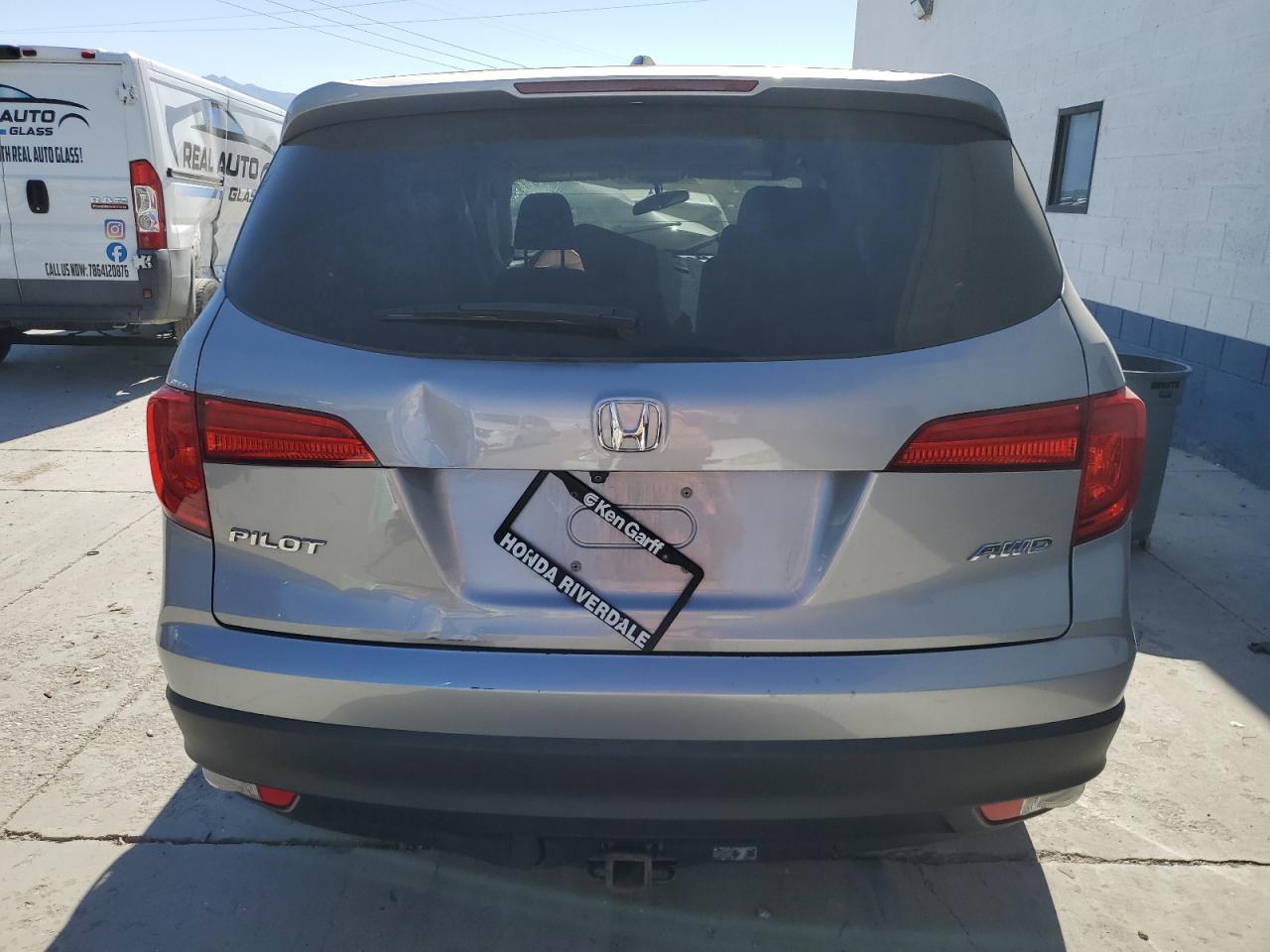 2017 Honda Pilot - Image 6