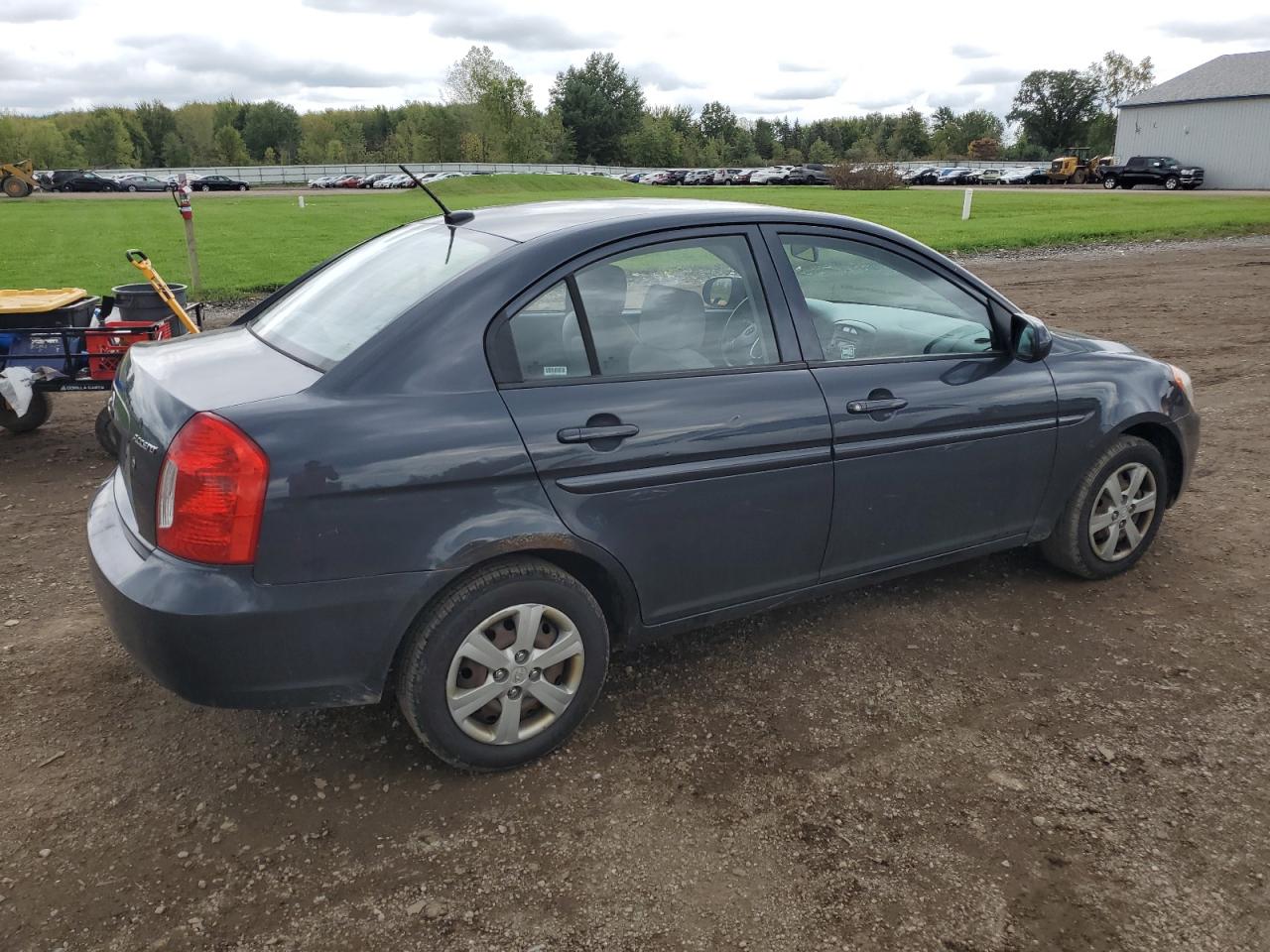 2011 Hyundai Accent - Image 3