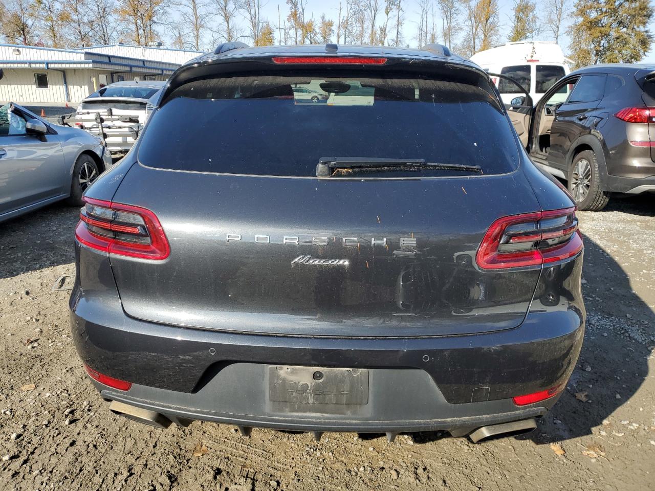 2017 Porsche Macan VIN: WP1AA2A56HLB82187 Lot: 75062304