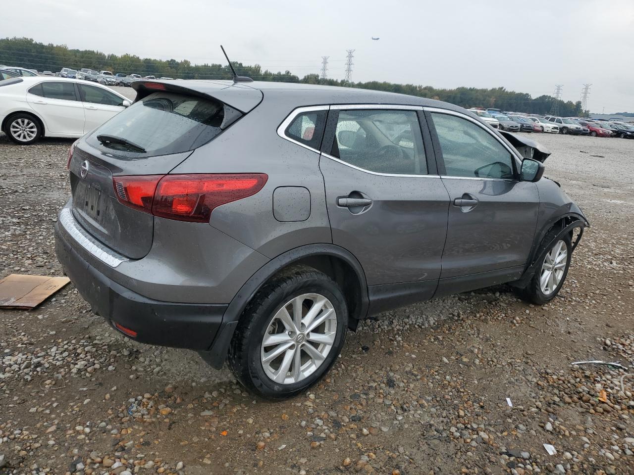 2018 Nissan Rogue - Image 3