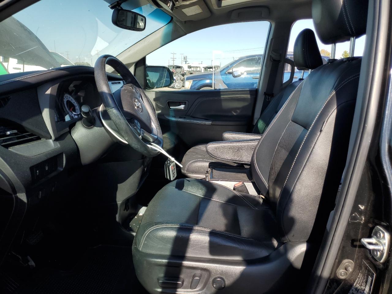 2015 Toyota Sienna - Image 7