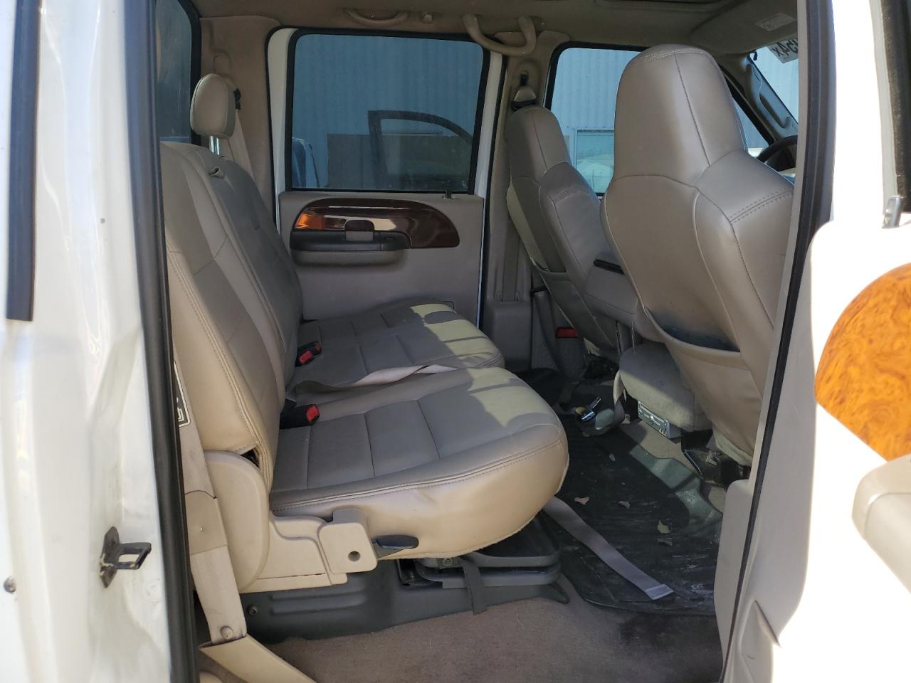 2004 Ford F250 - Image 10