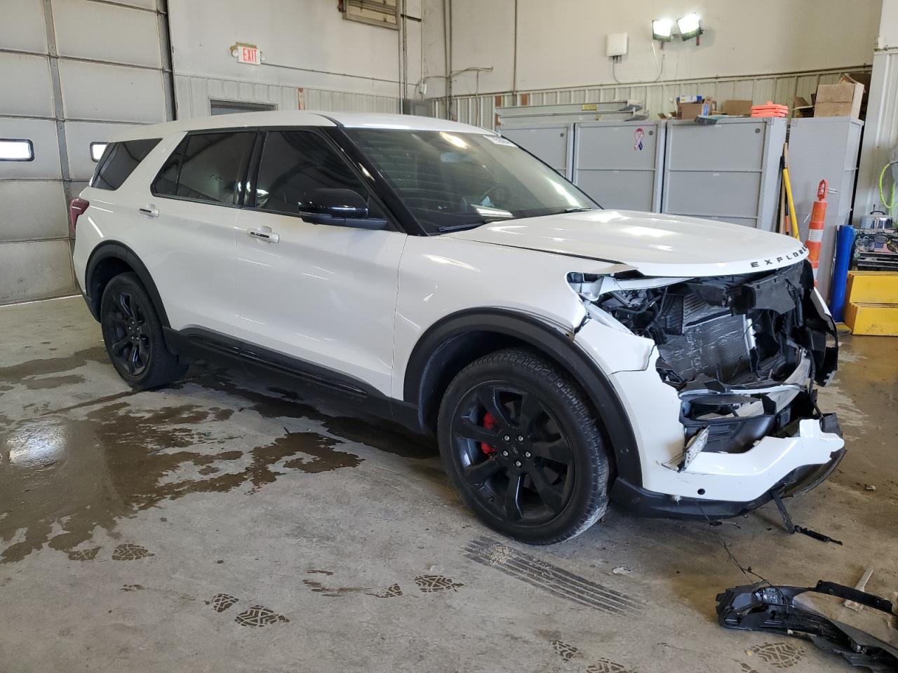 2022 Ford Explorer - Image 4