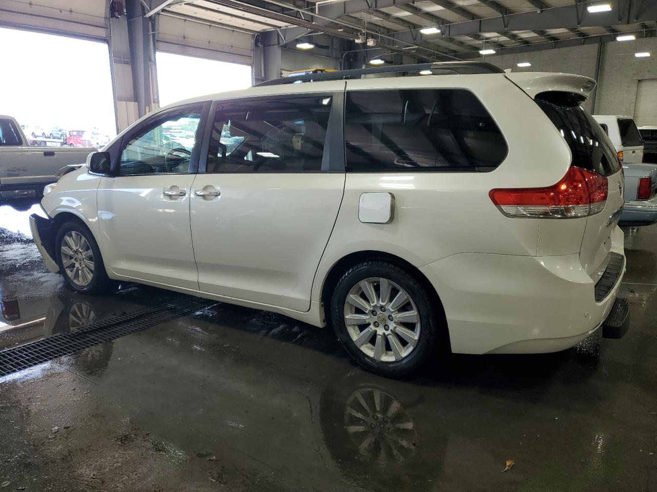 2011 Toyota Sienna Xle VIN: 5TDYK3DC4BS030508 Lot: 74082154