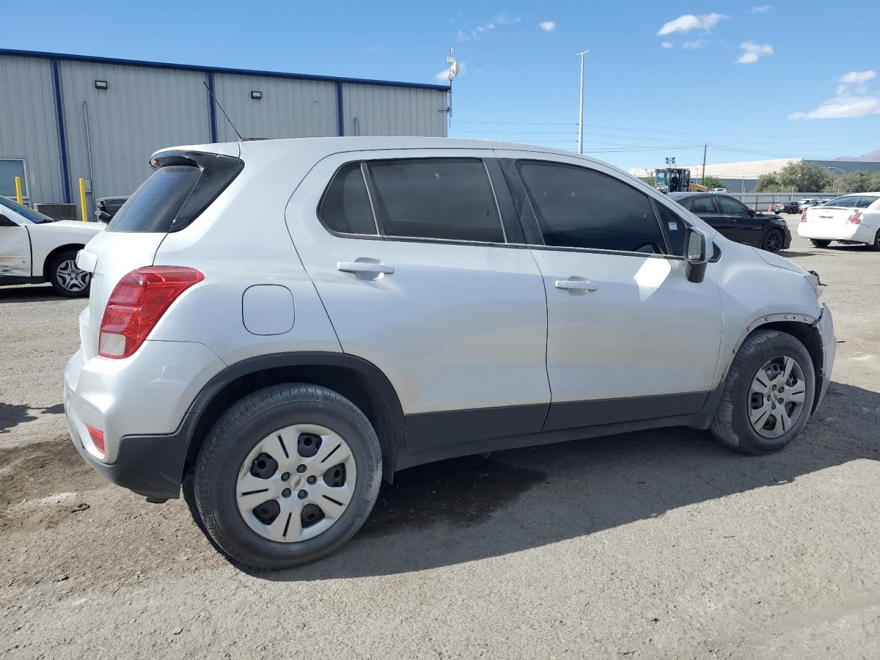 VIN KL7CJKSB5JB733264 2018 CHEVROLET TRAX no.3