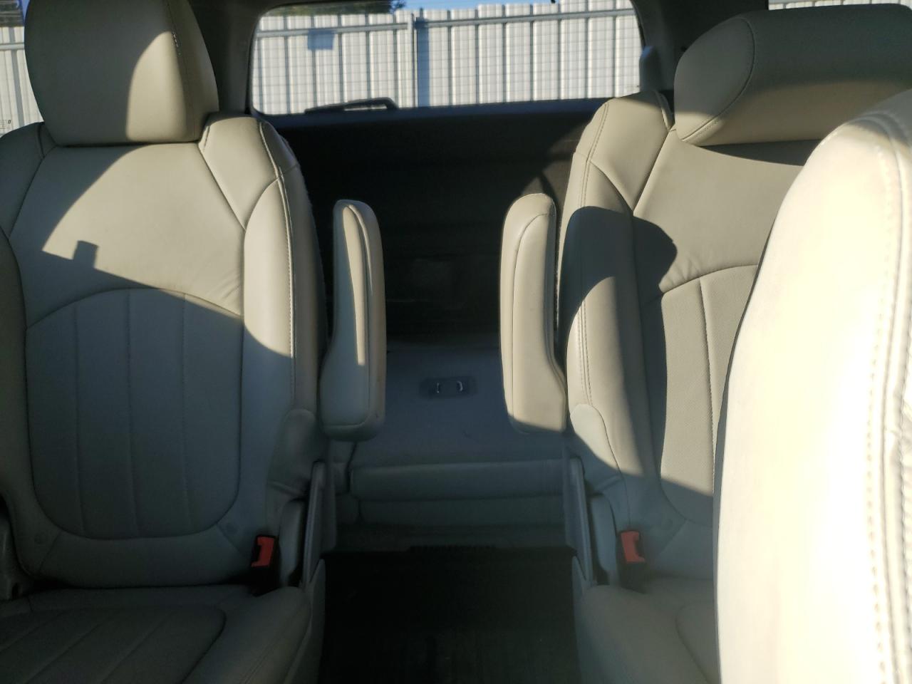 2011 GMC Acadia - Image 10