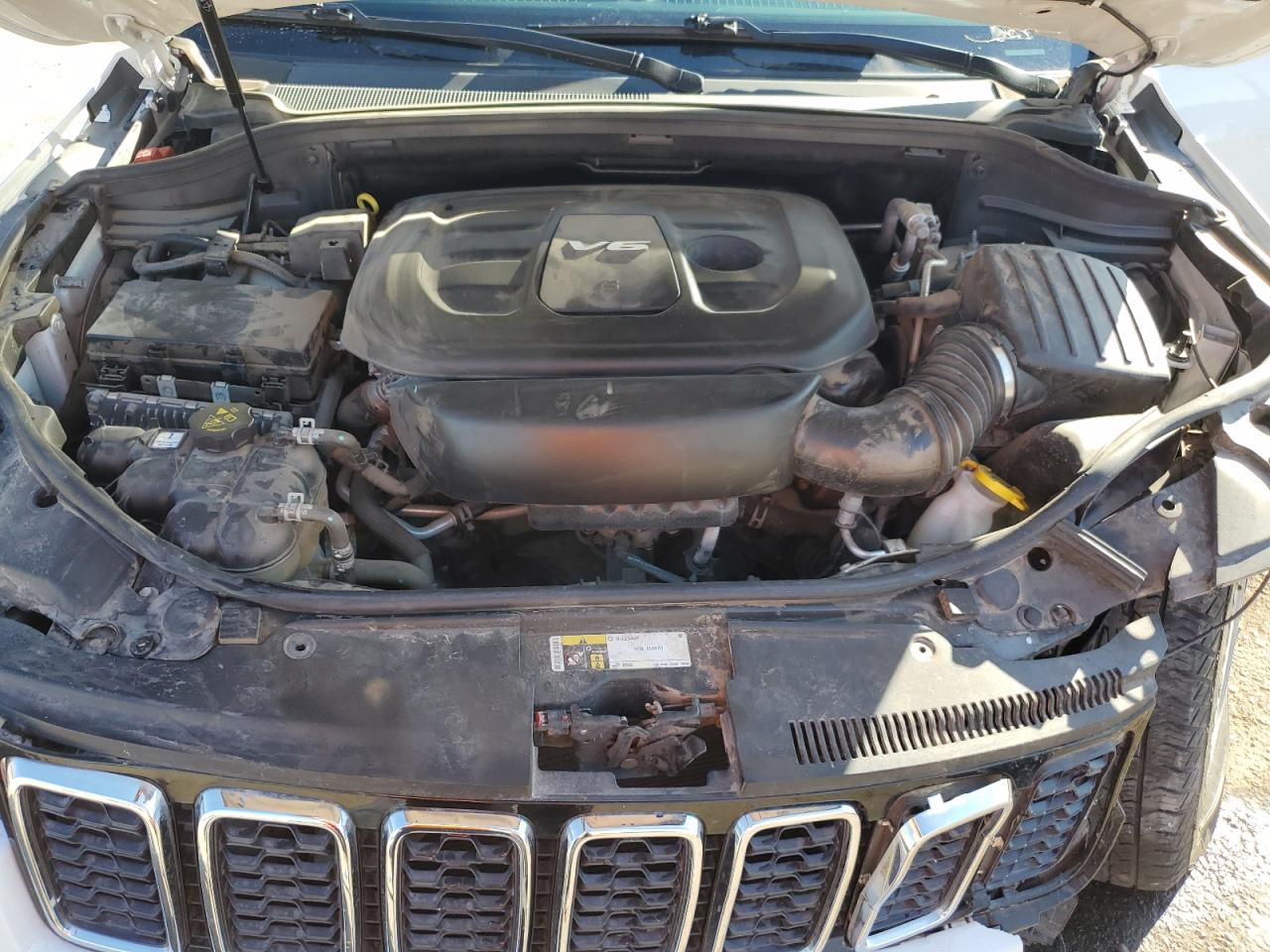 1C4RJEAG2HC956183 2017 Jeep Grand Cherokee Laredo