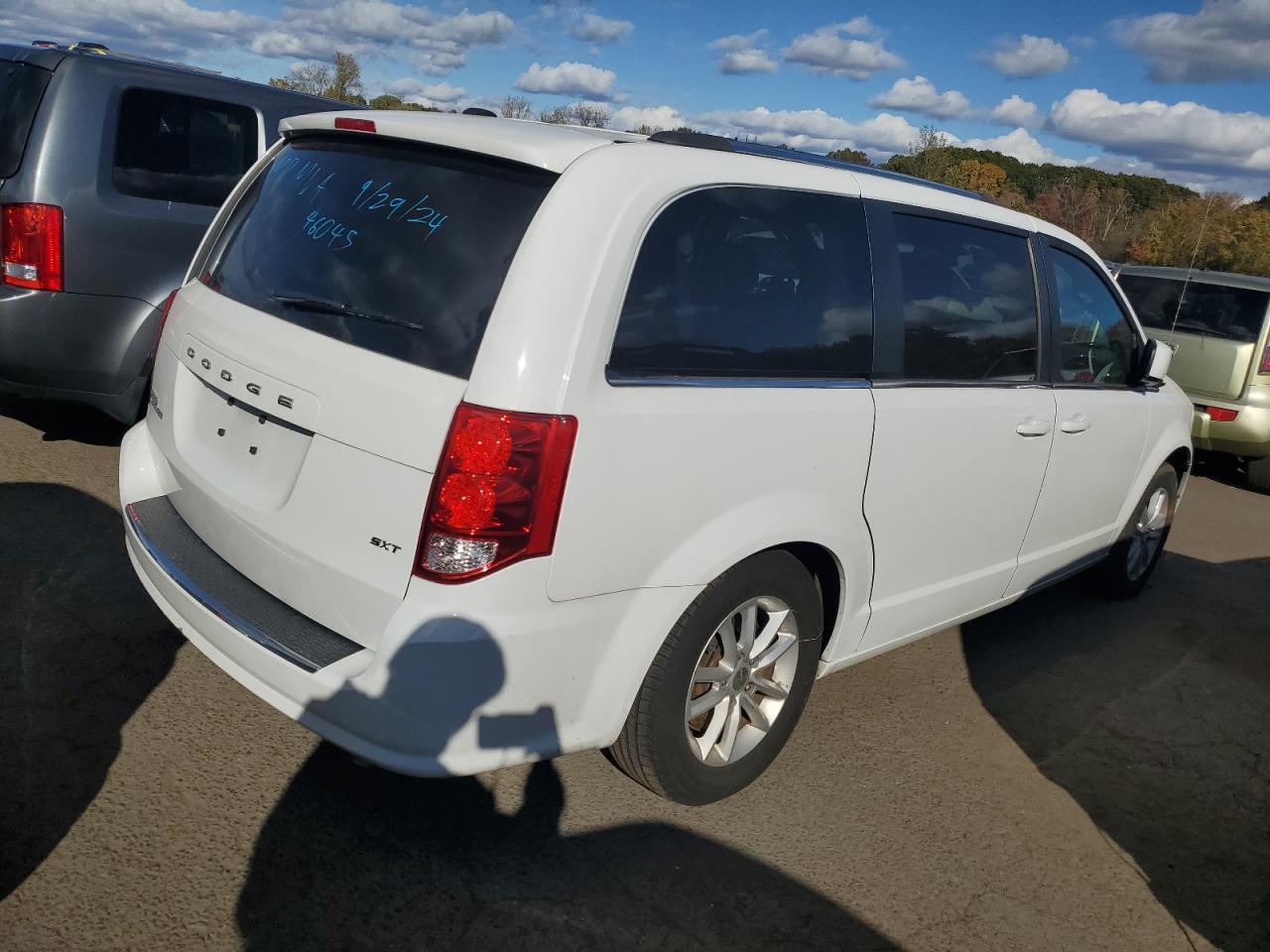 2019 Dodge Caravan - Image 3