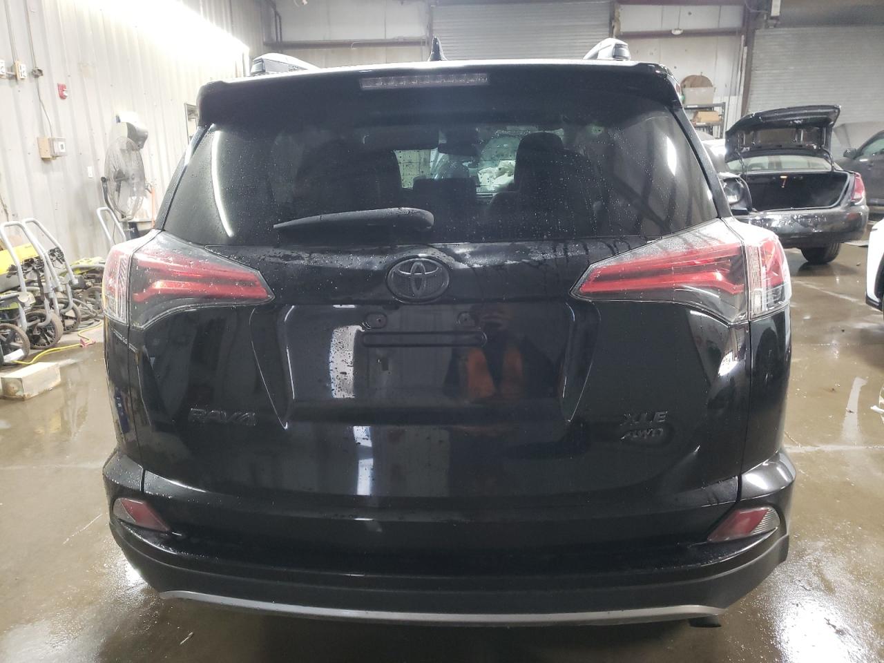 2017 Toyota Rav4 Xle VIN: 2T3RFREV5HW551577 Lot: 77034284