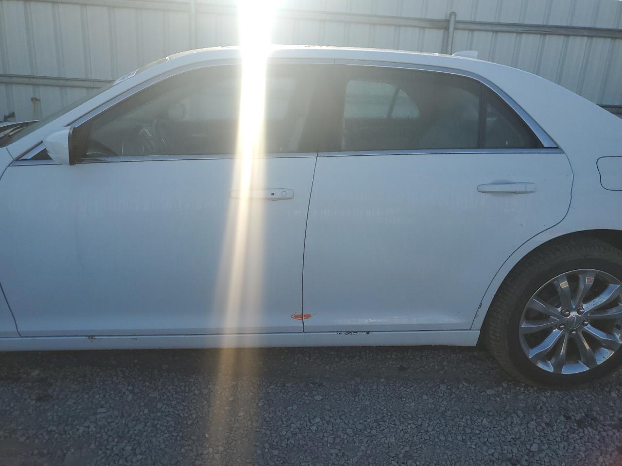 2017 Chrysler 300 Limited VIN: 2C3CCARG1HH631135 Lot: 75185684