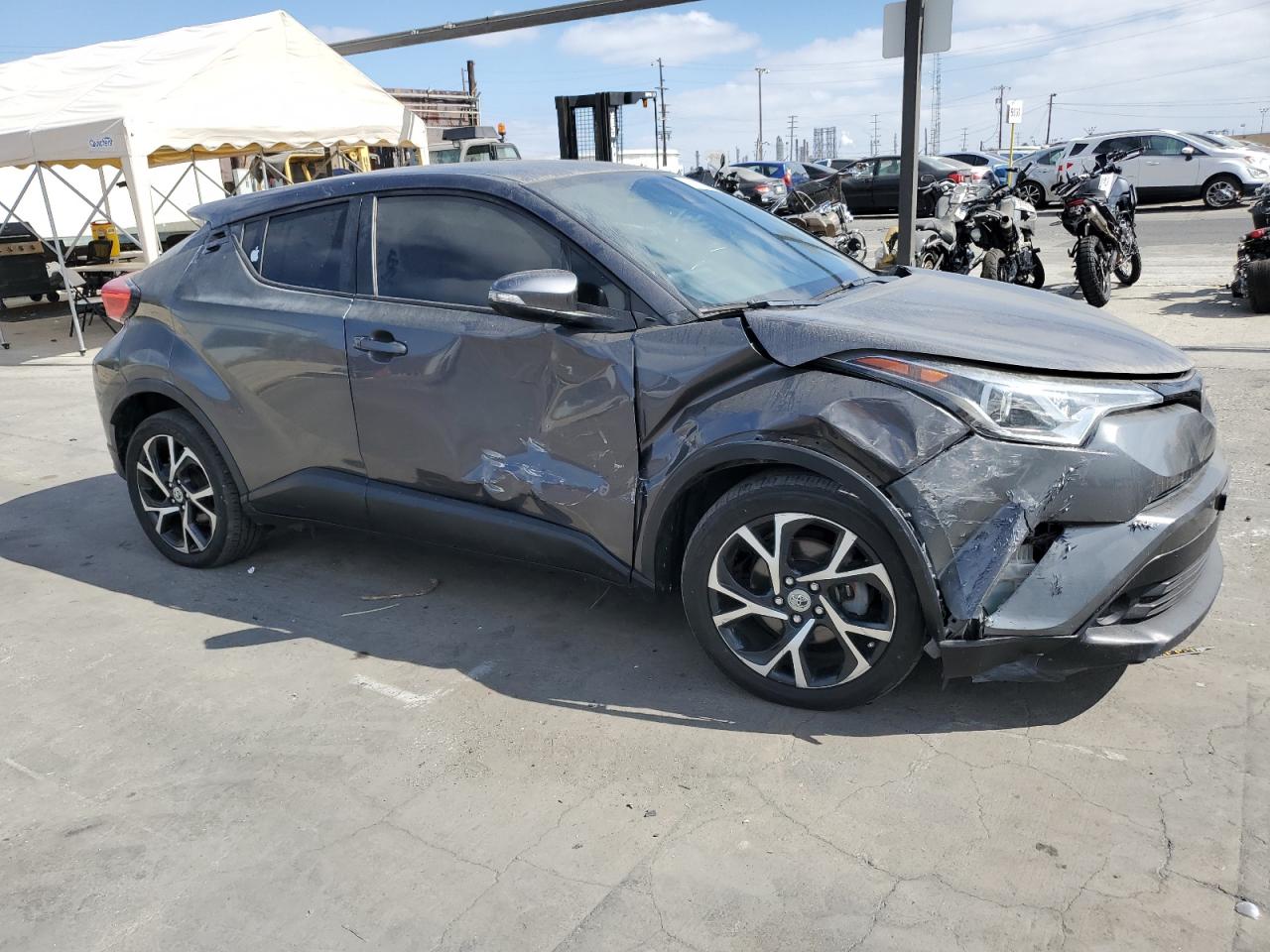 VIN NMTKHMBX8JR043145 2018 TOYOTA C-HR no.4