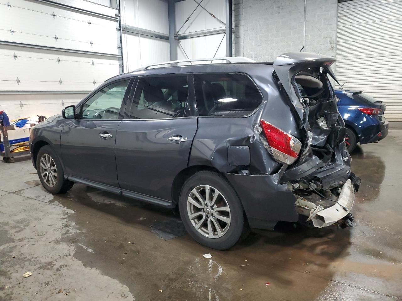 2014 Nissan Pathfinder - Image 2