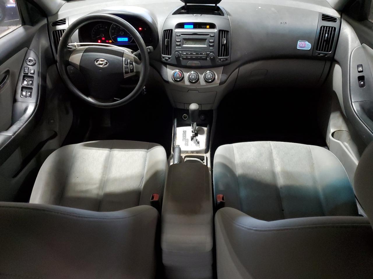 2010 Hyundai Elantra - Image 8