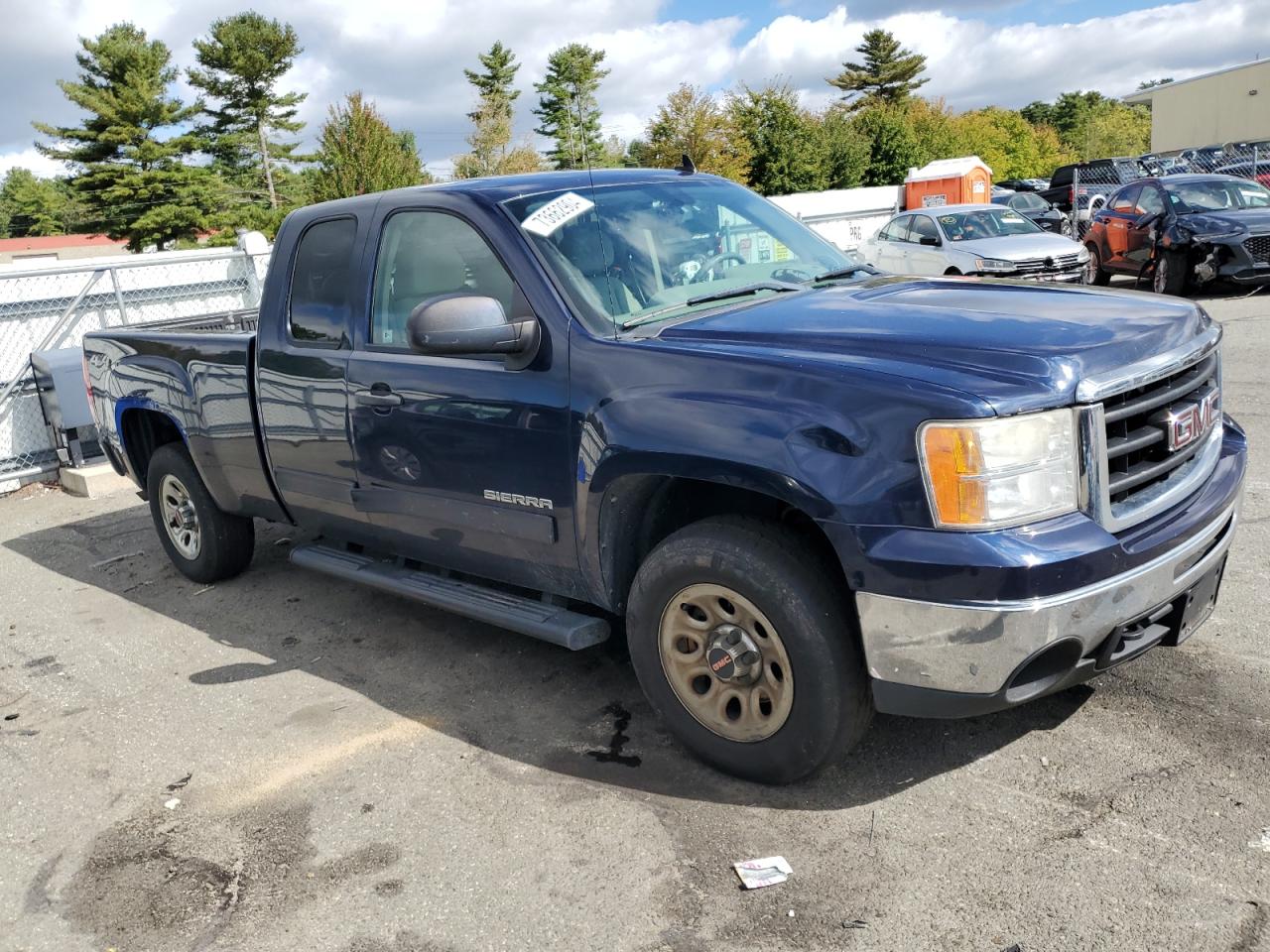 2011 GMC Sierra - Image 4