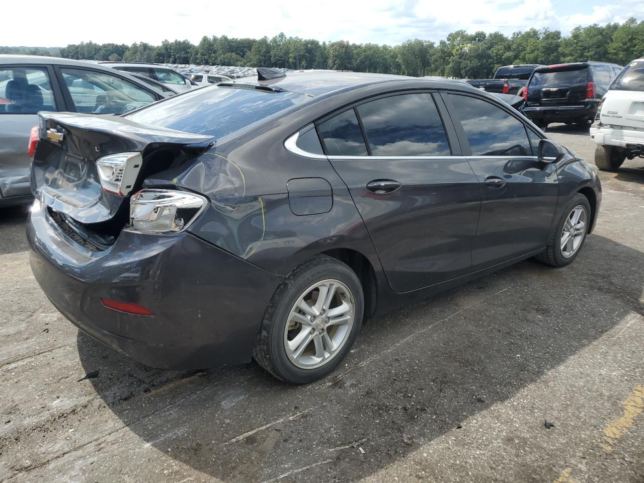 2017 Chevrolet Cruze - Image 3