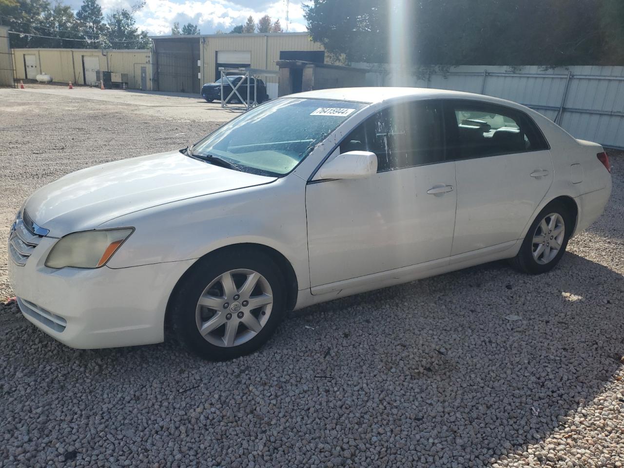 2005 Toyota Avalon - Image 1